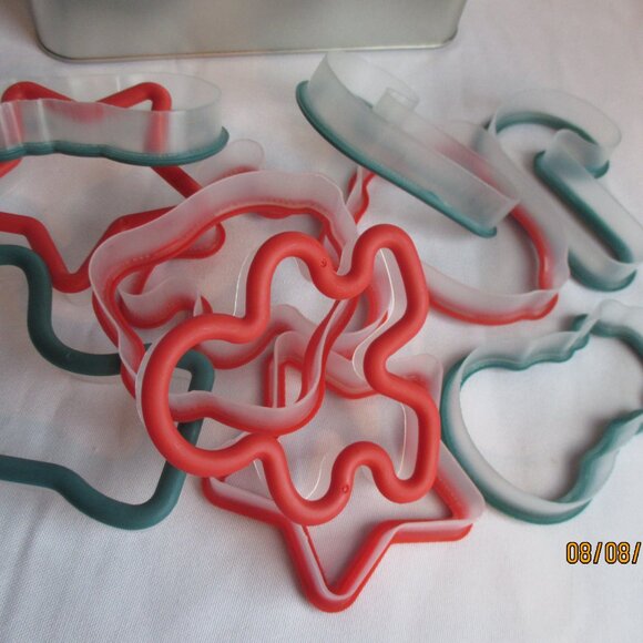 Great American Cookie Collection/Recipe Cards/Cookie Cutters/Metal Tin - Picture 3 of 9